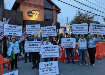 Армяне Америки потребовали от кандидата в члены Сената Мехмета Оза прекратить отрицание Геноцида армян