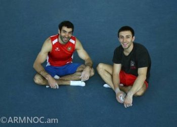 Сборная Армении по гимнастике выехала в Англию для участия в чемпионате мира