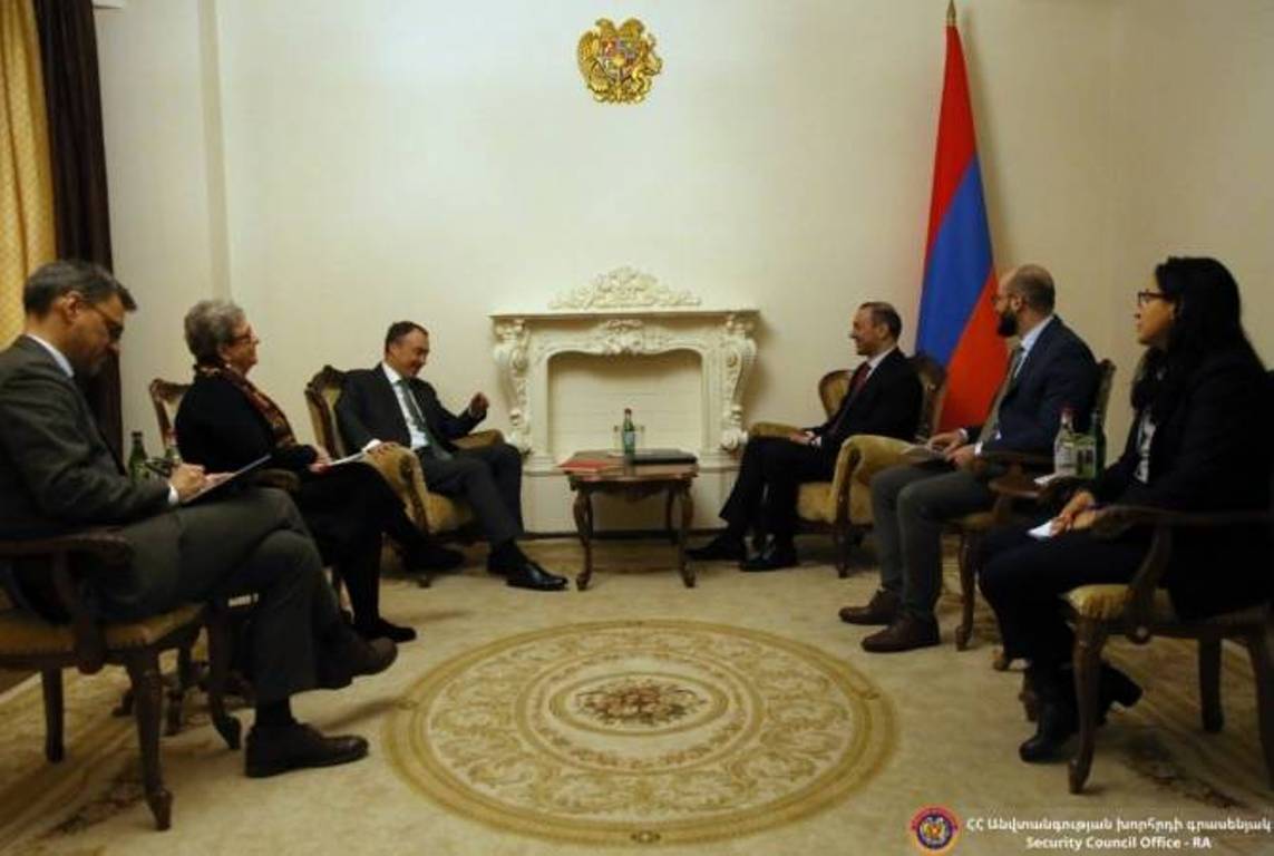 Секретарь Совбеза Армении принял специального представителя ЕС по вопросам Южного Кавказа и кризиса в Грузии