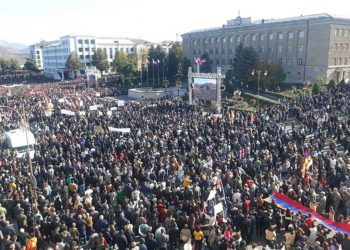 Многотысячный митинг  на площади Возрождения Степанакерта   (прямая трансляция)