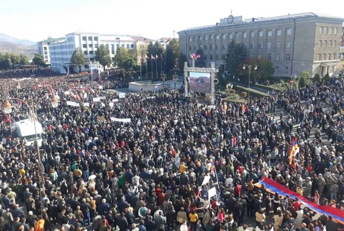 Многотысячный митинг  на площади Возрождения Степанакерта   (прямая трансляция)