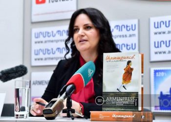 Зверства Баку глазами девочки-беженки: издана книга Анны Аствацатурян-Теркотт «Изгнание. В никуда»