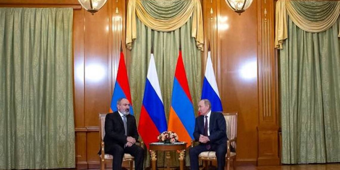 Завершилась встреча Пашиняна и Путина тет-а-тет