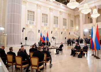 По итогам трехсторонней встречи премьера Армении, президентов РФ и Азербайджана в Сочи принято совместное заявление