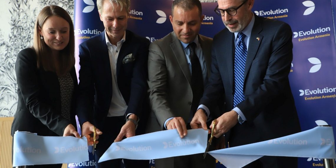 В Ереване открылась студия прямой трансляции компании Evolution