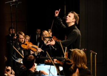 Скорбные песнопения Нарекаци, танец-плач у подножия Арарата и итальянские темы