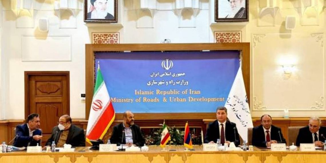 Министр ТУИ Армении и министр дорог и градостроительства Ирана обсудили вопрос строительства Каджаранского тоннеля