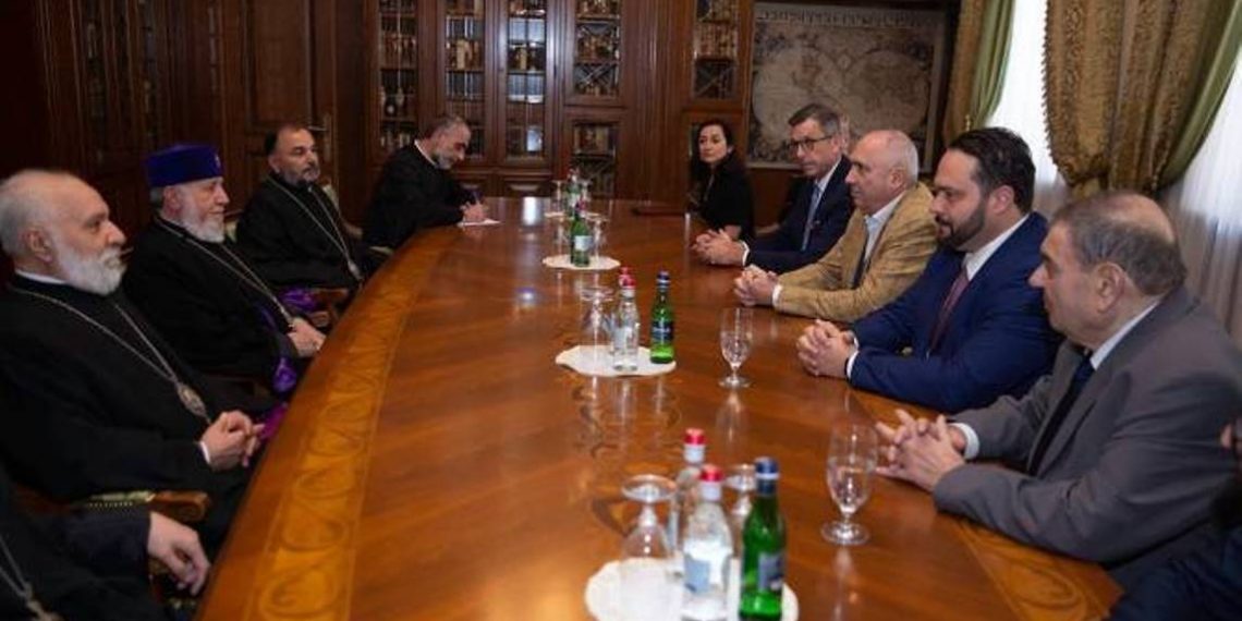 Депутаты Европарламента готовы поддержать в вопросе сдерживания амбиций Баку: Католикос принял депутатов ЕП