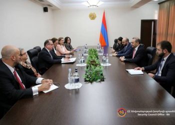 Секретарь Совета безопасности Армении принял делегацию, возглавляемую главой миссии наблюдателей ЕС в Армении и в Грузии