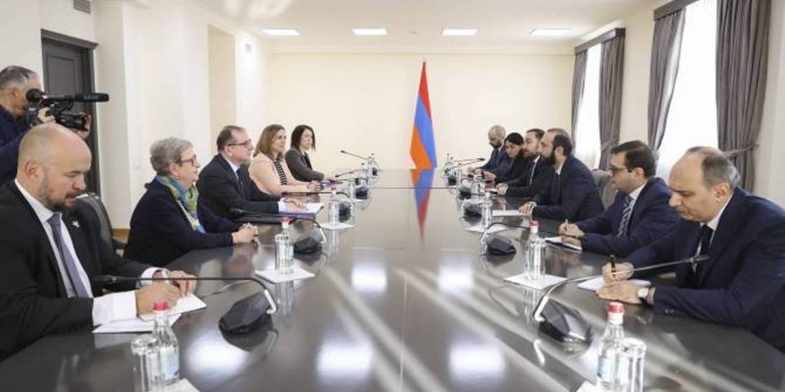 Министр ИД Армении принял руководителя миссии наблюдательных возможностей ЕС в Армении