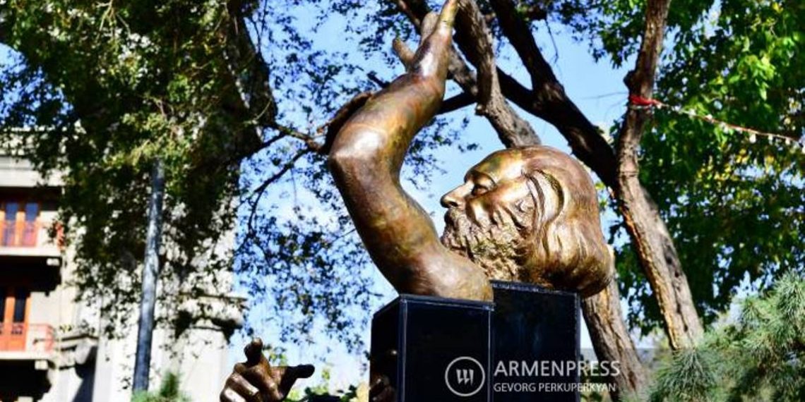 На площади Свободы состоялось открытие памятника Огану Дуряну