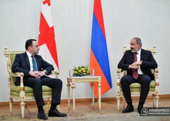 Премьер-министр передал грузинскому коллеге информацию о результатах встречи лидеров Армении, РФ и Азербайджана