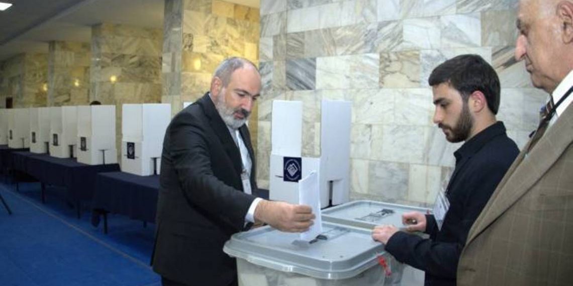 Никол Пашинян вступает на пост председателя правления партии «Гражданский договор»