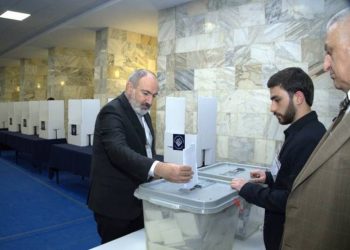 Никол Пашинян вступает на пост председателя правления партии «Гражданский договор»