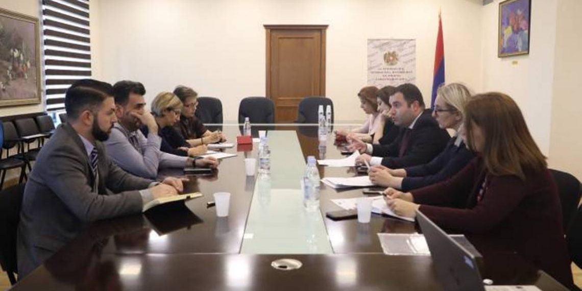 Замминистра ОНКС принял экспертную группу по реформам высшего образования программ «Erasmus+»