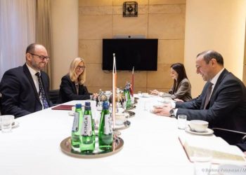 Секретарь Совбеза Армении встретился с заместителем госсекретаря Польши