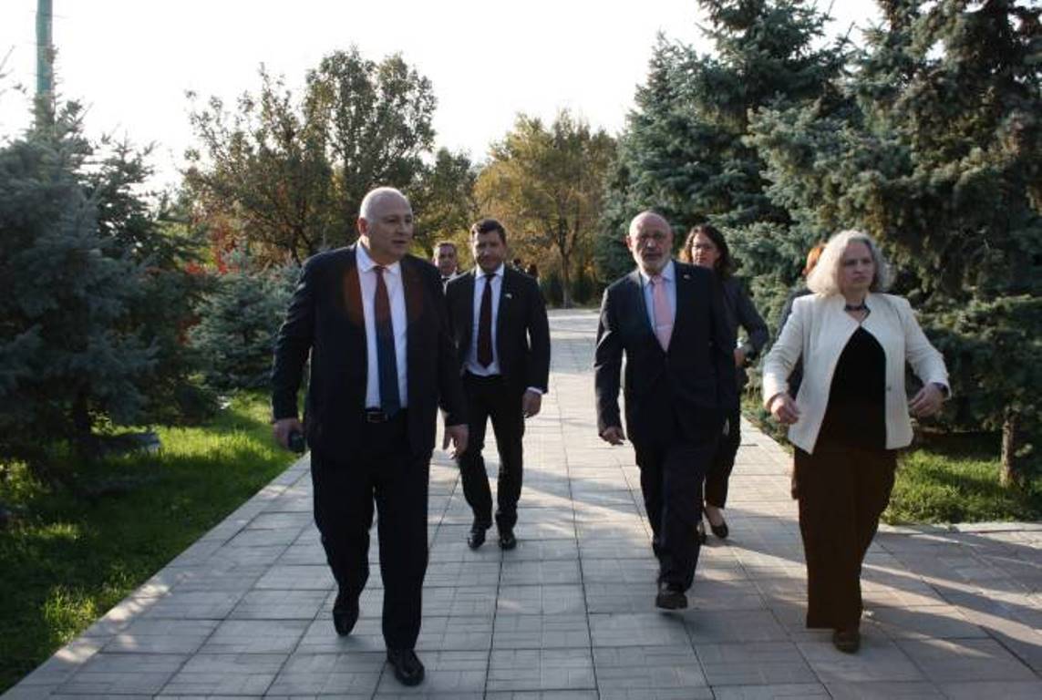 Израильская делегация посетила Музей-институт Геноцида армян 