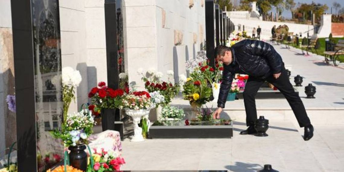 Араик Арутюнян почтил память погибших в третьей Арцахской войне