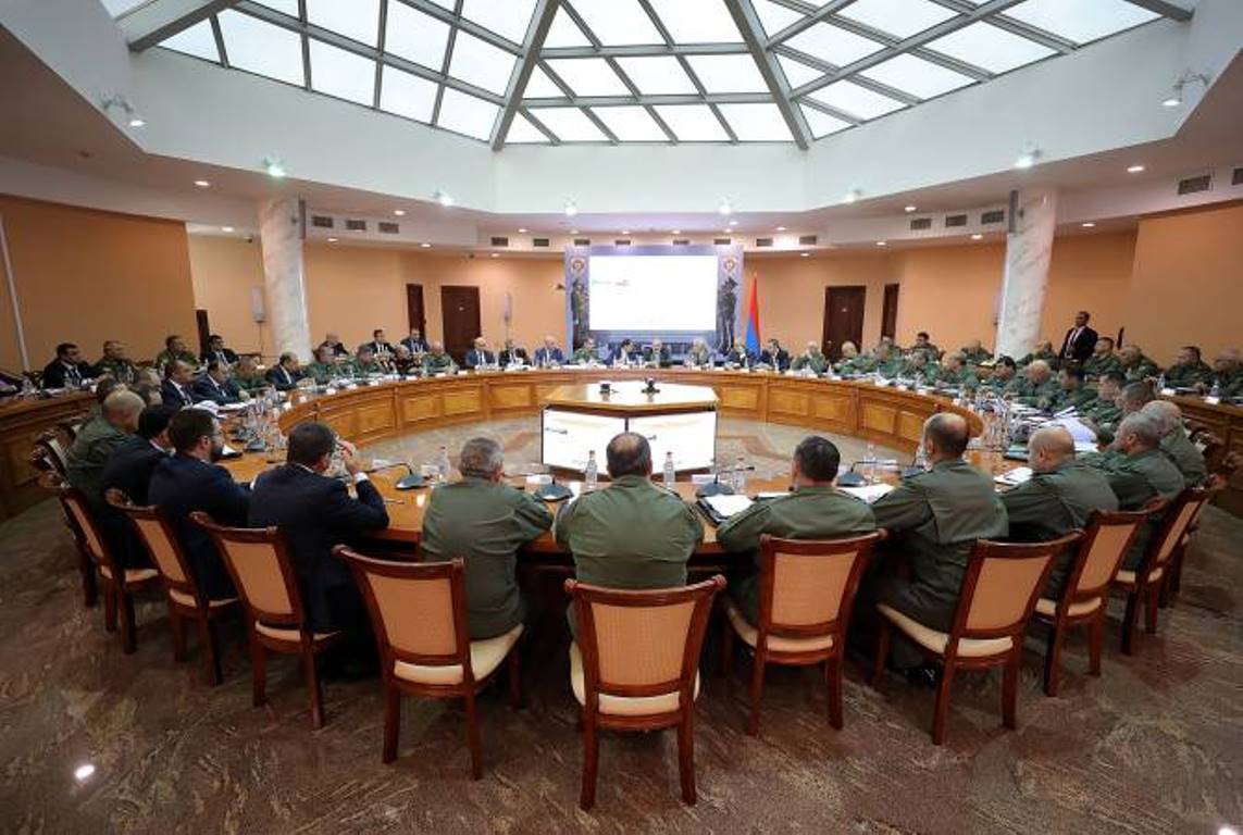 Под председательством премьер-министра Пашиняна обсужден проект “Плана развития ВС Армении на 2023-2027 гг.”