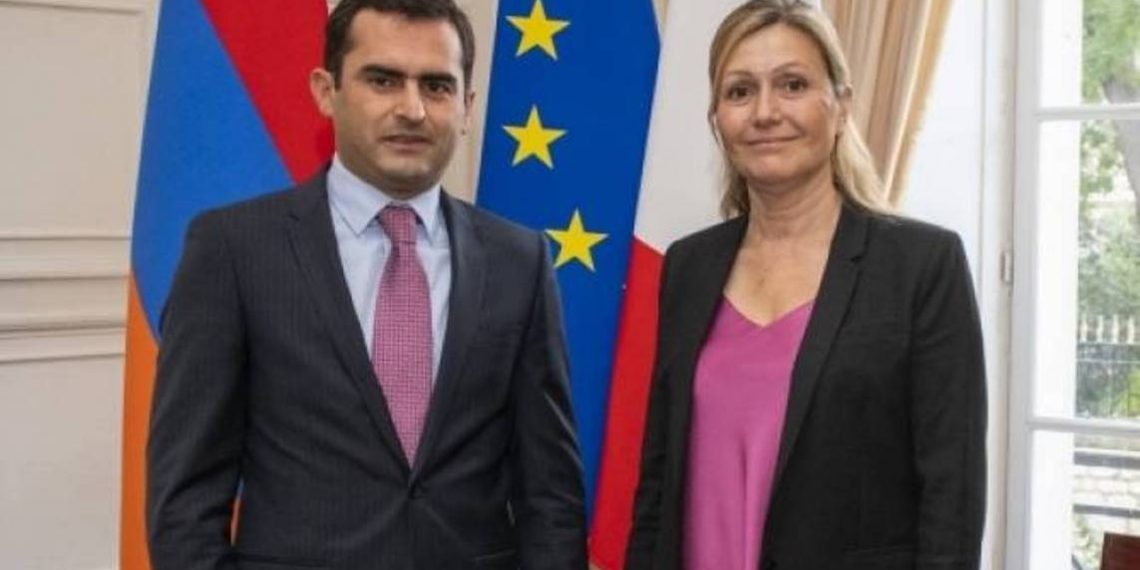 Вице-спикер Национального собрания Армении в Париже встретился со спикером Парламента Франции