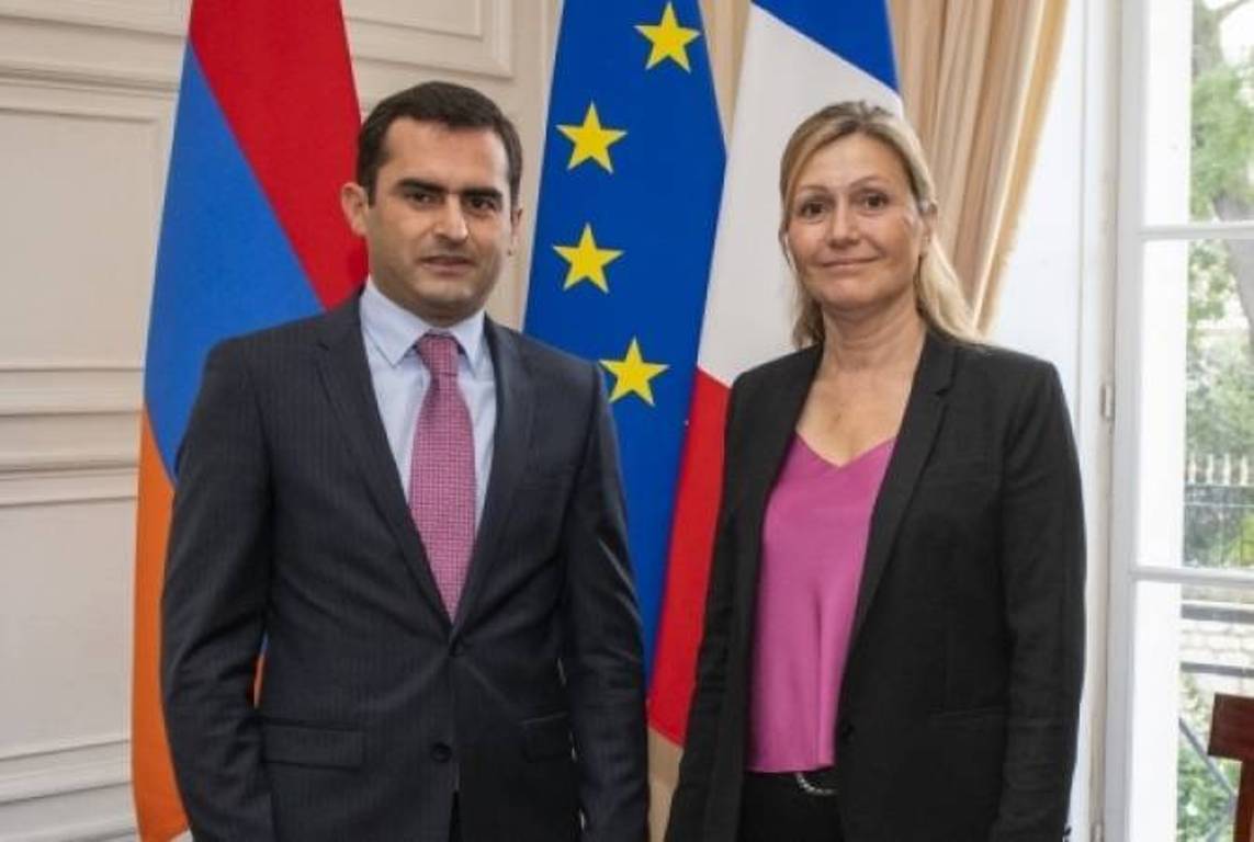 Вице-спикер Национального собрания Армении в Париже встретился со спикером Парламента Франции