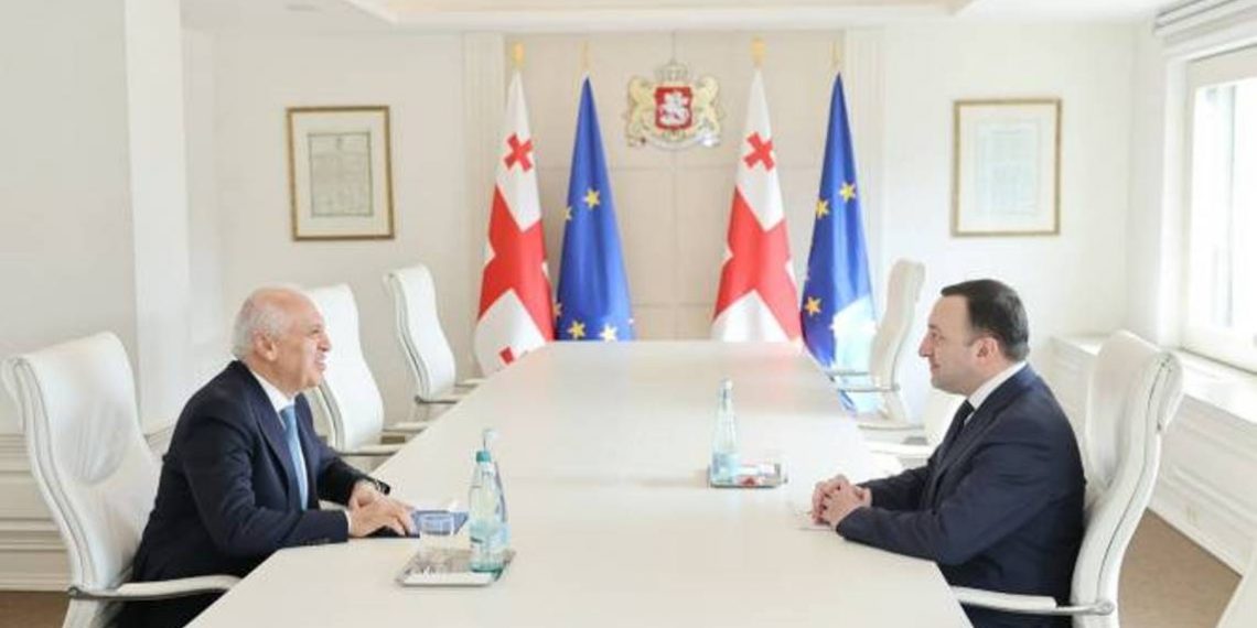 Посол Смбатян и премьер-министр Грузии подчеркнули необходимость установления мира на Южном Кавказе