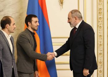 Премьер-министр принял нового чемпиона мира по гимнастике Артура Давтяна и бронзового медалиста Арутюна Мердиняна