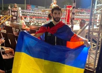 Украинский боксер армянского происхождения Арам Фаниян победил мексиканца Альфредо Диаса Миньяреса