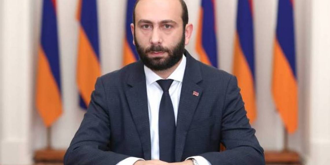 Арарат Мирзоян выразил Чавушоглу соболезнования в связи с взрывом в Стамбуле