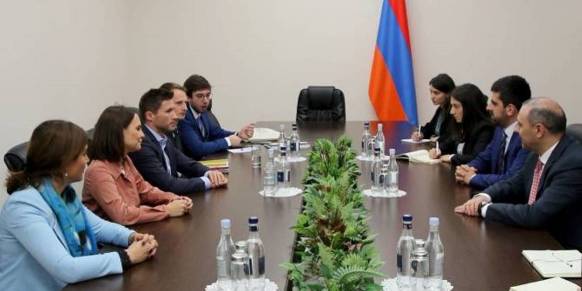 Секретарь Совбеза Армении принял группу молодых делегатов Парламентской Ассамблеи ОБСЕ