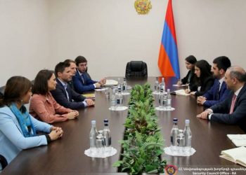 Секретарь Совбеза Армении принял группу молодых делегатов Парламентской Ассамблеи ОБСЕ