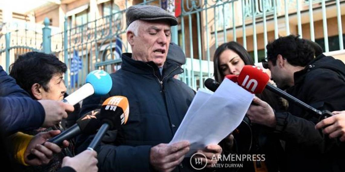 В преддверии обсуждения в Сенате резолюции защиты Армении, арцахцы передали прошение в посольство Франции в Армении