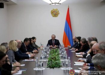 Секретарь Совета безопасности Армении принял делегацию специальных посланников ЕС и государств-членов ЕС