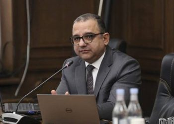 ЦБ в 2023 году должен продолжить политику высоких процентных ставок, стремясь вернуться к 4% инфляции: министр финансов