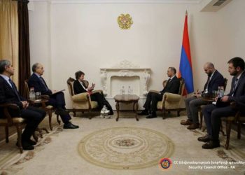 Секретарь Совбеза Армении представил экс-президенту Швейцарии последствия агрессии Азербайджана против Армении