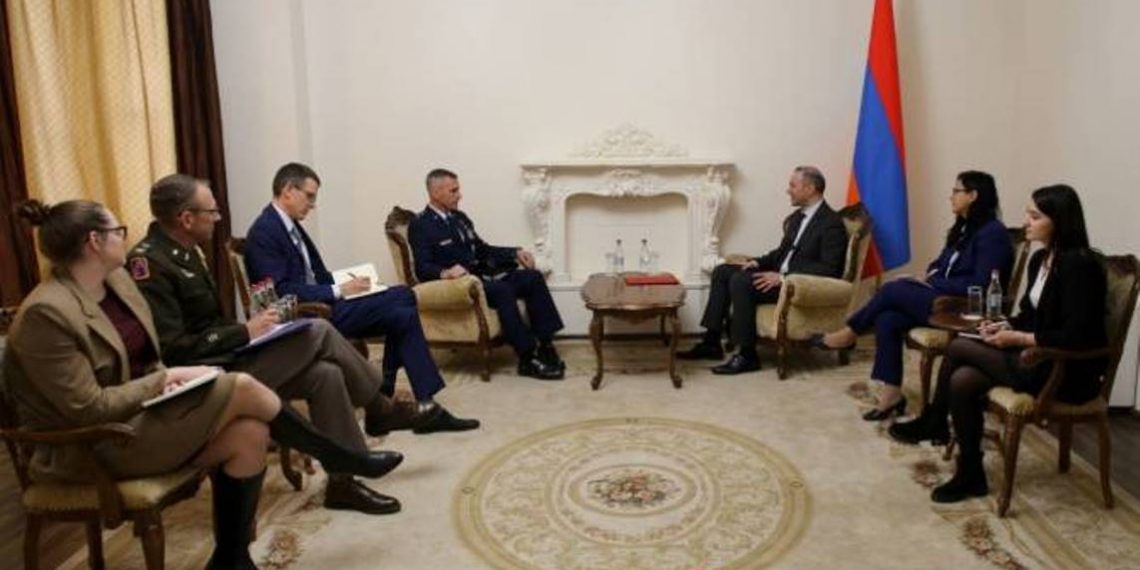 Секретарь СБ Армении принял директора по стратегии, планированию и политике Европейского командования США