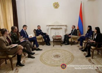 Секретарь СБ Армении принял директора по стратегии, планированию и политике Европейского командования США