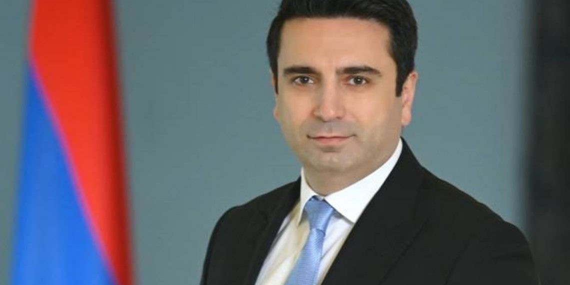 Делегация во главе со спикером парламента Армении находится в Тбилиси с официальным визитом