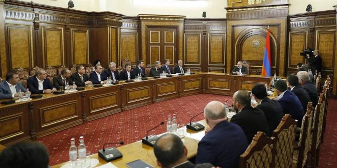 Премьер-министр Пашинян принял группу украинских бизнесменов армянского происхождения