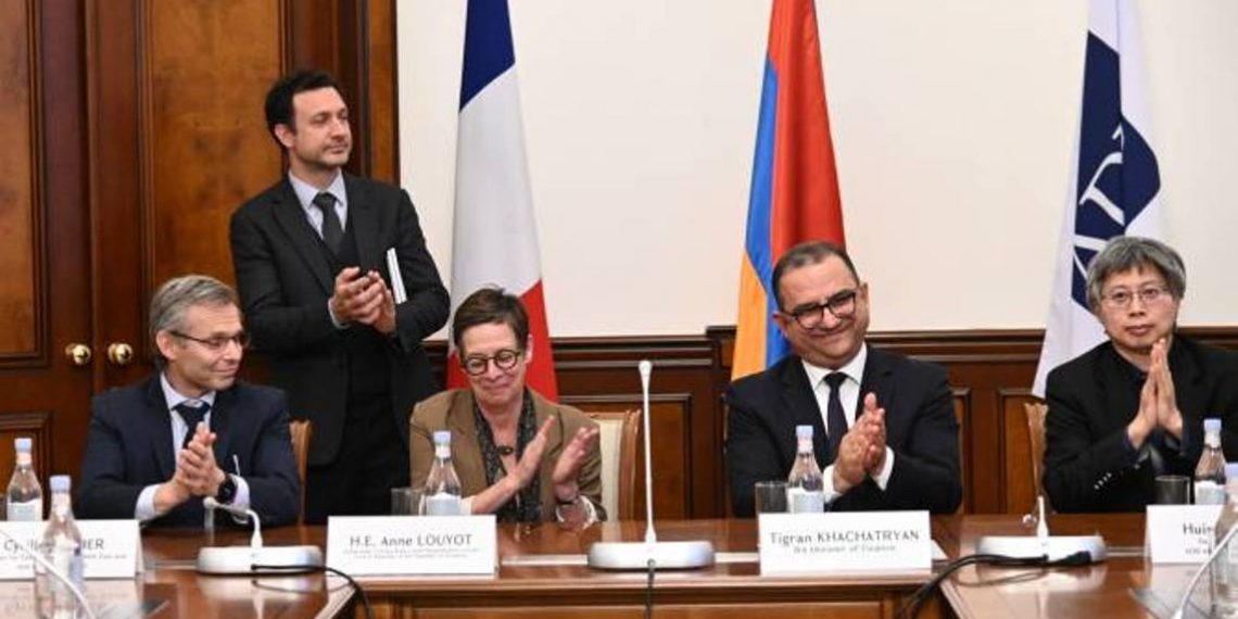 Подписаны кредитные соглашения между Республикой Армения, Французским агентством развития и Азиатским банком развития