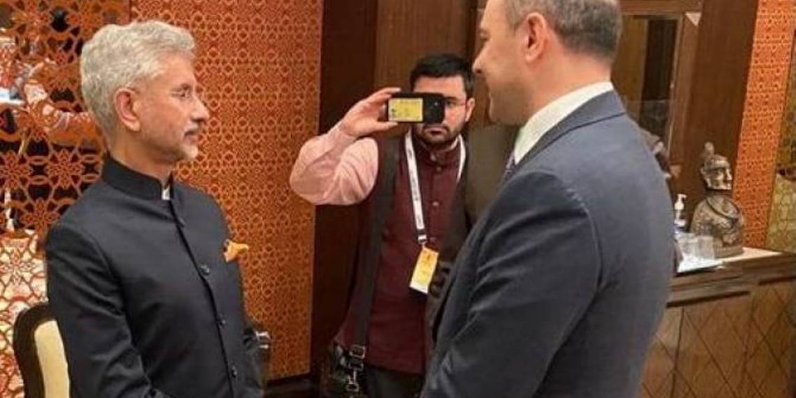 Секретарь СБ Армении и министр ИД Индии провели краткую беседу в Нью-Дели