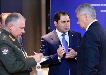 Министры обороны Армении и России обсудили вопросы, касающиеся сотрудничества в области обороны