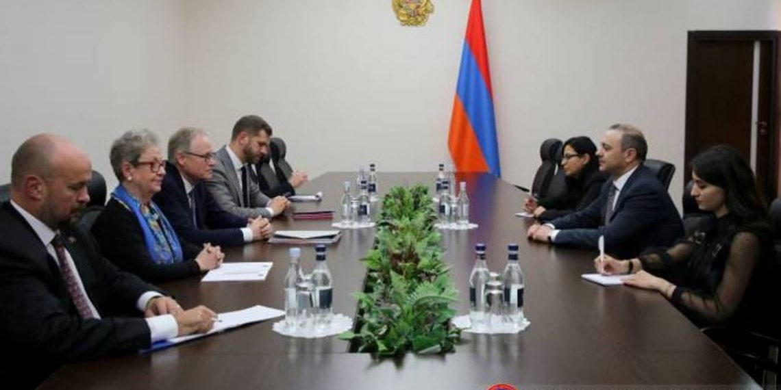 Секретарь Совета безопасности Армении принял управляющего директора Европейской службы внешних связей