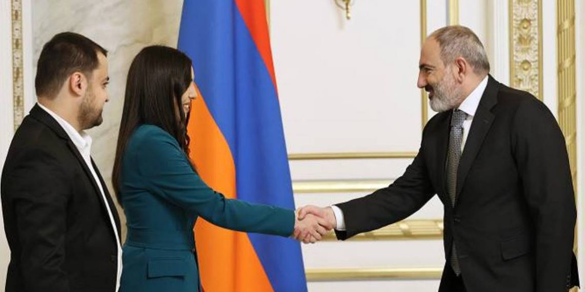 Премьер-министр принял победительницу юношеских чемпионатов мира и Европы по шахматам Мариам Мкртчян