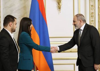 Премьер-министр принял победительницу юношеских чемпионатов мира и Европы по шахматам Мариам Мкртчян