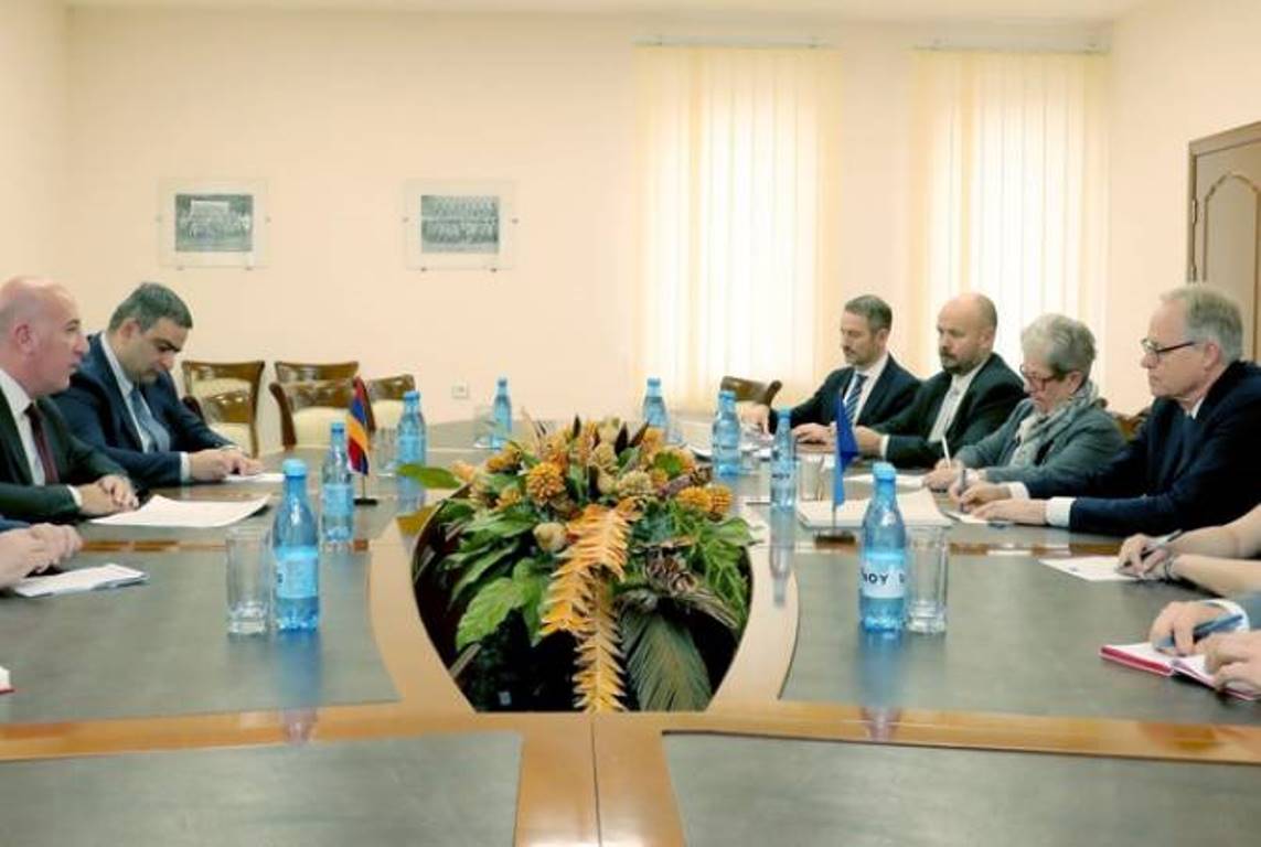 Замминистра обороны Армении принял управляющего директора Европейской службы внешних связей ЕС