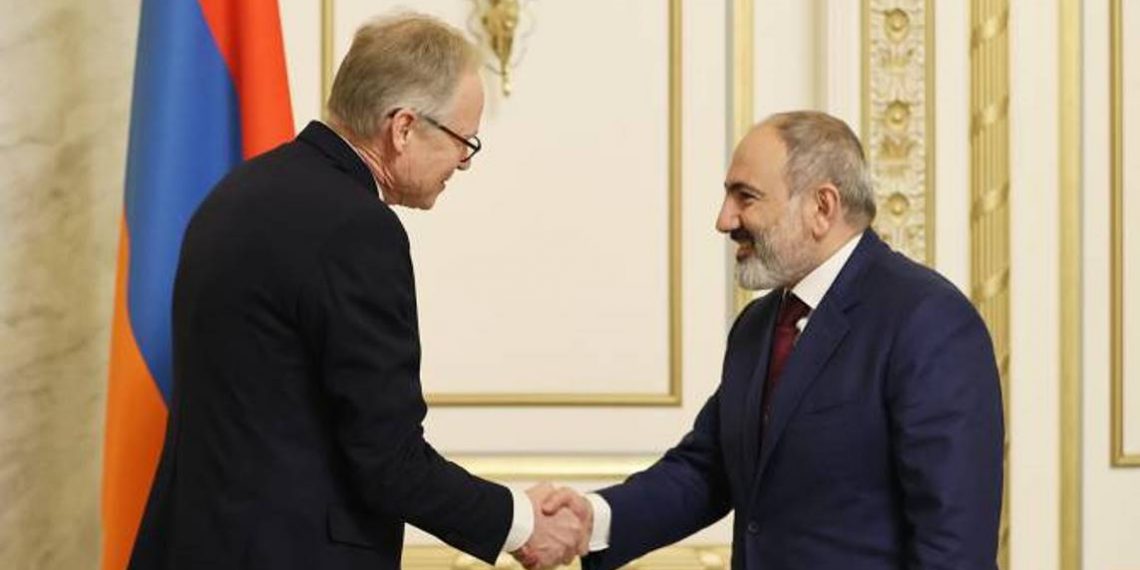 Премьер-министр Пашинян принял управляющего директора Европейской службы внешних связей ЕС Микаэля Зиберта