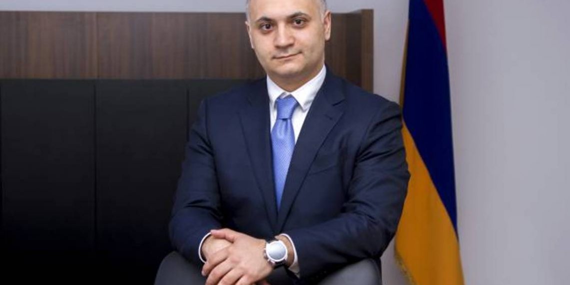 Председатель ГКЗЭК Армении выехал в Париж для участия во Всемирной конференции ОЭСР