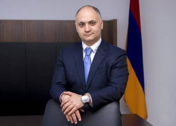 Председатель ГКЗЭК Армении выехал в Париж для участия во Всемирной конференции ОЭСР