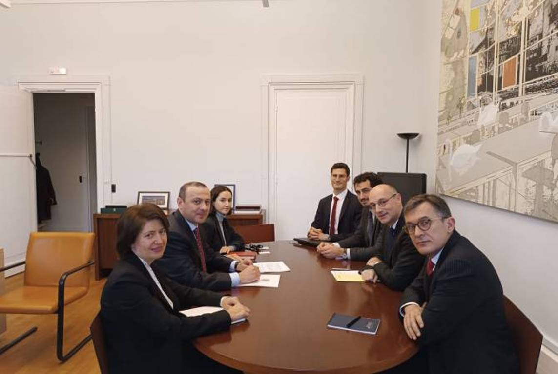 Секретарь Совбеза Армении обсудил с должностными лицами Франции вопросы региональной безопасности